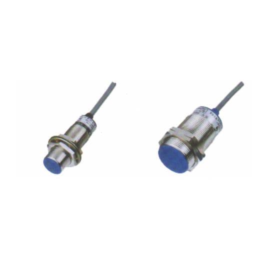 Sensor capacitivo cilíndrico